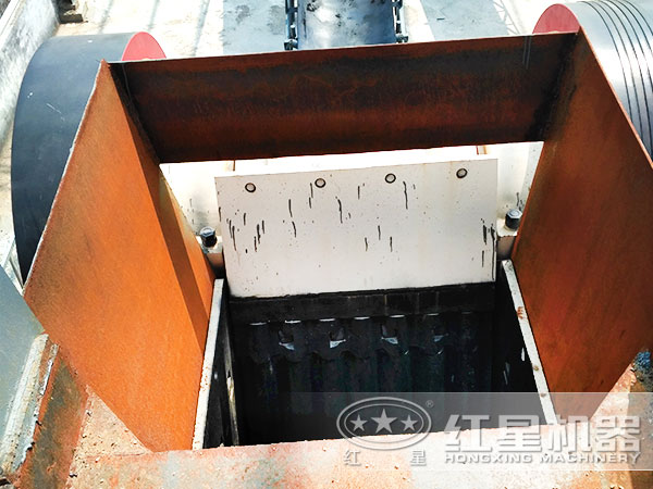 山東鄂式破碎機(jī)作業(yè)現(xiàn)場